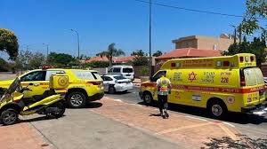 يديعوت أحرونوت: مقتل إسرائيلي متأثرا بجروحه إثر القصف الصاروخي على وسط إسرائيل أمس