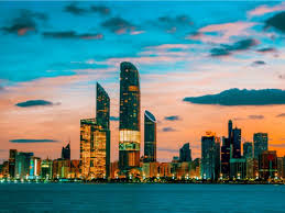 رويترز عن هيئة التجارة البحرية البريطانية: بلاغ عن واقعة على مسافة 36 ميلا بحريا إلى الشمال من أبوظبي