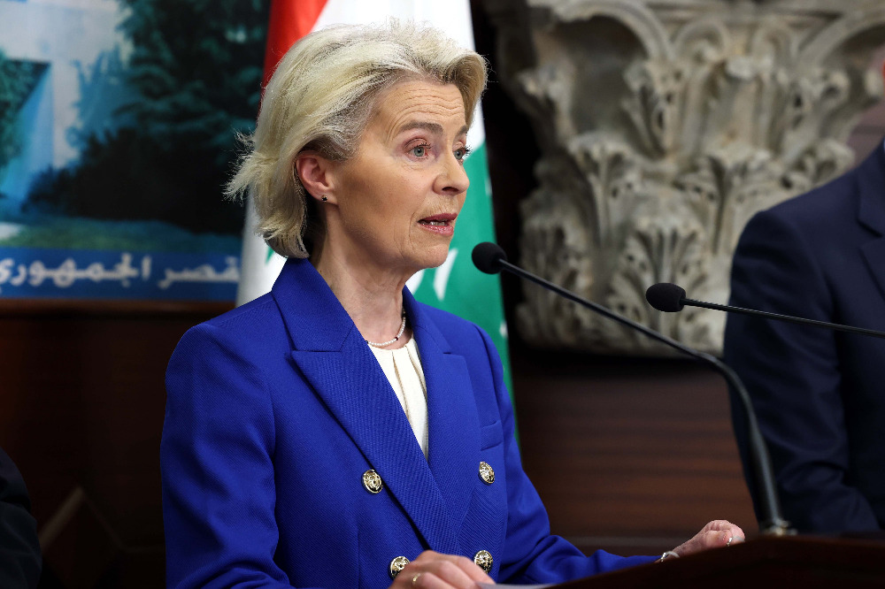 فوندر لاين: يجب ان نضمن للبنان السيادة والاستقرار