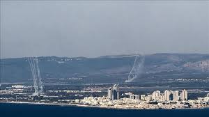 القناة 12 الإسرائيلية: سقوط صاروخ إيراني في منطقة مفتوحة