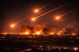 رويترز عن مصادر أمنية: هجمات بطائرات مسيرة تستهدف منشأة دبلوماسية أميركية بالقرب من مطار بغداد الدولي وسماع دوي انفجارات