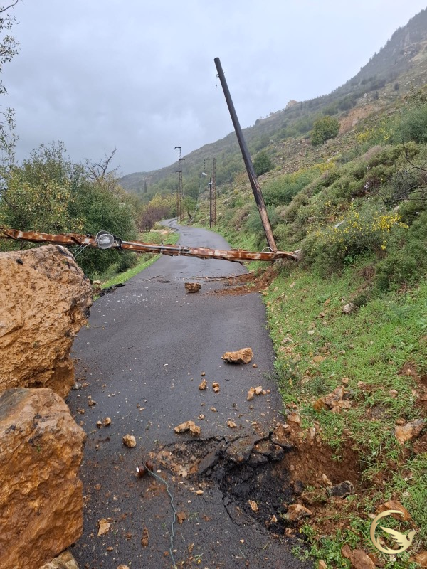 شركة مراد تعيد الكهرباء إلى بحنين بشكل موقت بعد سقوط أعمدة التوتر المتوسط بسبب الانزلاقات