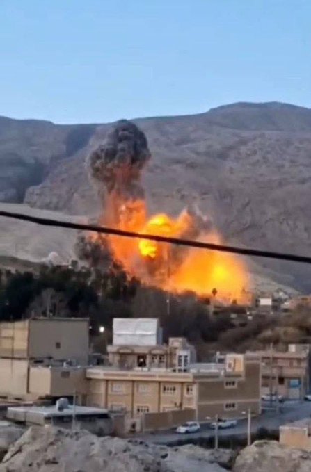 قصف عنيف على مدينة لورستان—ايران