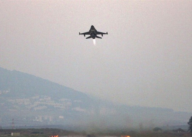 ما سمع هو خرق لجدار الصوت في بيروت