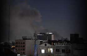 التلفزيون الإيراني: تعرض جامعة بهشتي ومطار مهرآباد لهجمات إسرائيلية أميركية