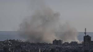 هيئة البثّ الإسرائيليّة: ارتفاع عدد المفقودين إلى 4 في موقع سقوط صاروخ في حيفا