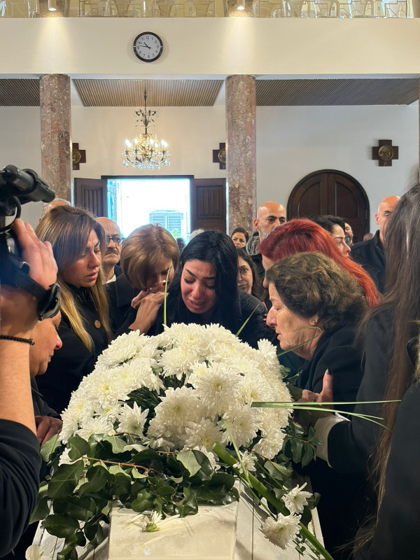 وصول جثمان رولا مطر شهيدة عين سعادة إلى كنيسة السيدة في سن الفيل