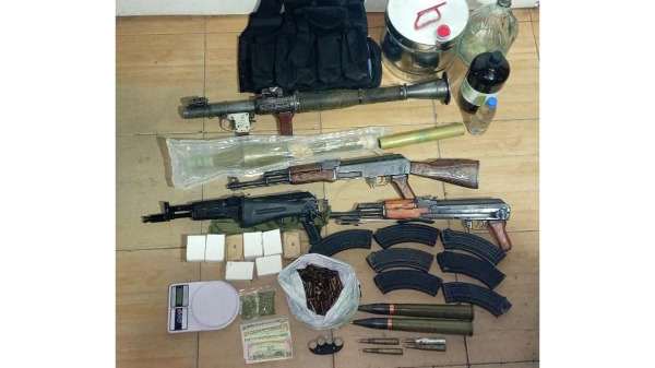 الجيش: توقيف 4 مواطنين في الشراونة والميناء وضبط كمية من الأسلحة والذخائر الحربية والمخدرات