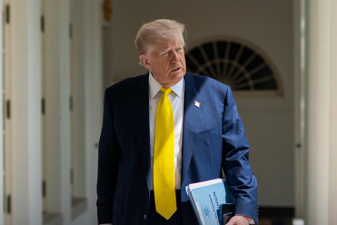 ترامب: أميركا ستقوم بتقديم المساعدة في ما يتعلق بحركة الملاحة المتراكمة في مضيق هرمز وسنقوم بتخزين إمدادات من شتى الأنواع وسنبقى متربصين في الجوار لضمان سير الأمور على ما يرام والساحة ستشهد الكثير من التحركات الإيجابية وسيتم جني أموال طائلة وقد يكون هذا ه