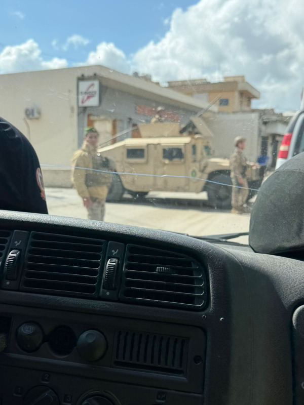 الجيش اللبناني يقطع الطريق عند محطة الميزان برج قلاويه وطريق النبطية لمنع الأهالي من التوجه جنوباً بسبب استمرار الإعتداءات الإسرائيلية