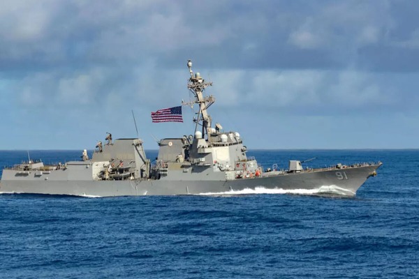 وكالة تسنيم عن المتحدث باسم الخارجية الإيرانية: مدمرة أميركية تعود من مضيق هرمز بعد تحذير حازم من إيران