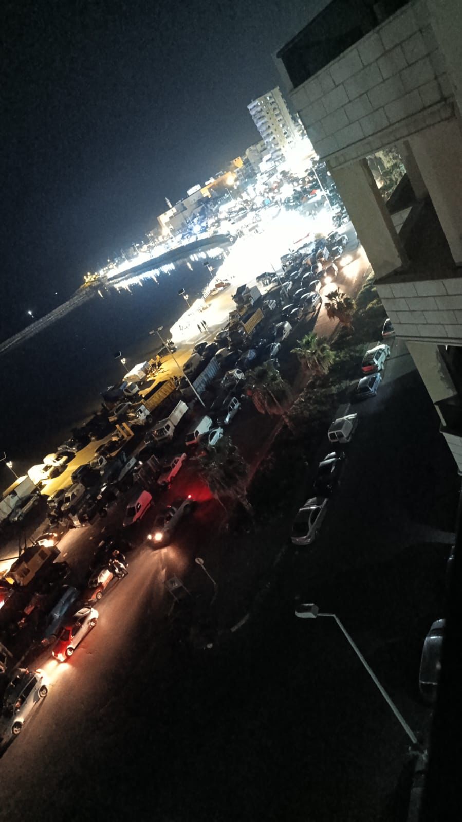 بدء عودة النازحين على اوتوستراد صيدا البحري