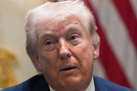 ترمب للقناة 12 الإسرائيلية: على إسرائيل وقف هجماتها في لبنان والكف عن تفجير المباني