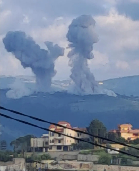 أفاد مراسل جزين تحكي جوني كيوان عن عملية تفجير ضخمة بين القصير والقنطرة قضاء مرجعيون