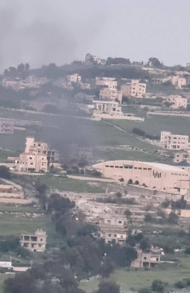 الجيش الاسرائيلي يدخل إلى مجمع الامام الصدر الرياضي في ميس الجبل ويحرق سيارات الاسعاف للدفاع المدني كشافة الرسالة