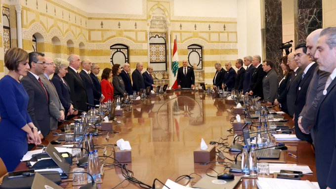 جلسة مجلس الوزراء بدأت في قصر بعبدا بالوقوف دقيقة صمت حداداً على الشهداء لا سيما الإعلاميين منهم وجنود 