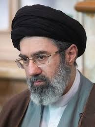 ينتظر تركيب طرف اصطناعي ومشوه الوجه وعاجز عن الكلام,,, مجتبى خامنئي