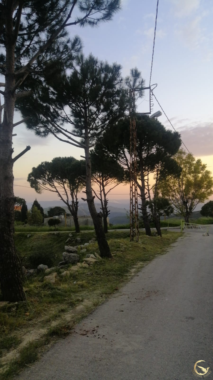 افاد مراسل جزين تحكي جوني كيوان عن تفجير ضخم الان في دير سريان