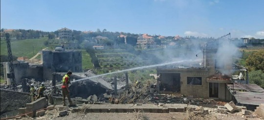 أفاد مراسل جزين تحكي جوني كيوان بغارة ايضاً منذ قليل على بلدة شقرا