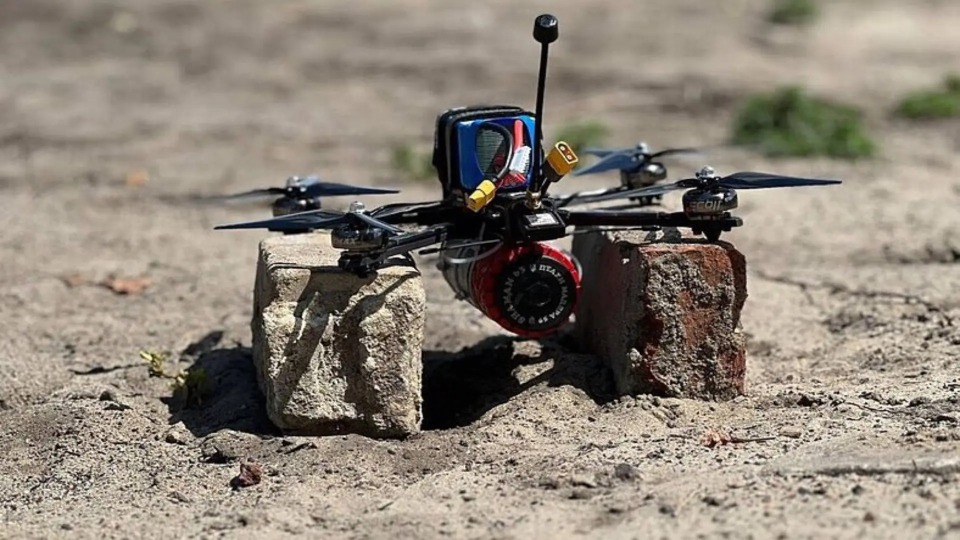 وسائل إعلام إسرائيلية: مقتل سائق جرافة إسرائيلية كانت تدمر المنازل في جنوب لبنان بضربة FPV