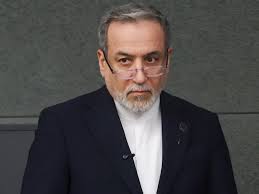 وزير الخارجية الإيراني: الكويت هاجمت زورقا إيرانيا واحتجزت 4 من مواطنينا نطالب بالإفراج الفوري عنهم ونحتفظ بحق الرد