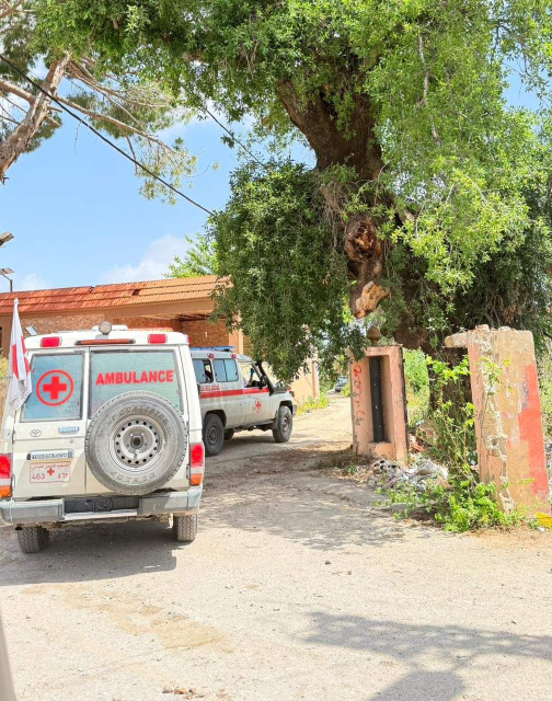 بمؤازرة الجيش الصليب الأحمر يُخرج عائلة وعمالاً من ميفدون بعد محاصرتهم!