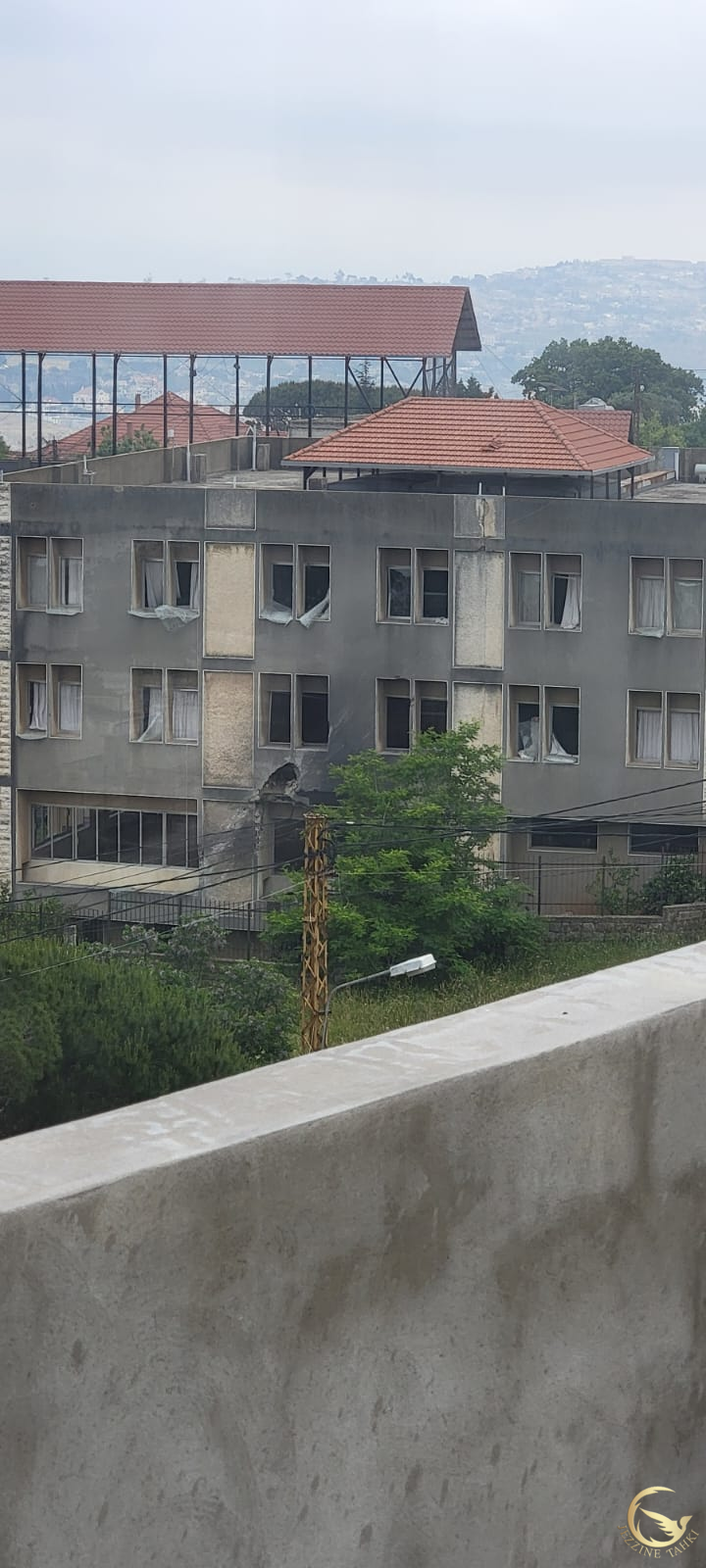 جزين تحكي: شظايا صاروخ على مدرسة راهبات القلبين الأقدسين في جديدة مرجعيون وأخرى قرب الصليب الأحمر وهذا مصدرها! (لطف الله ضاهر)