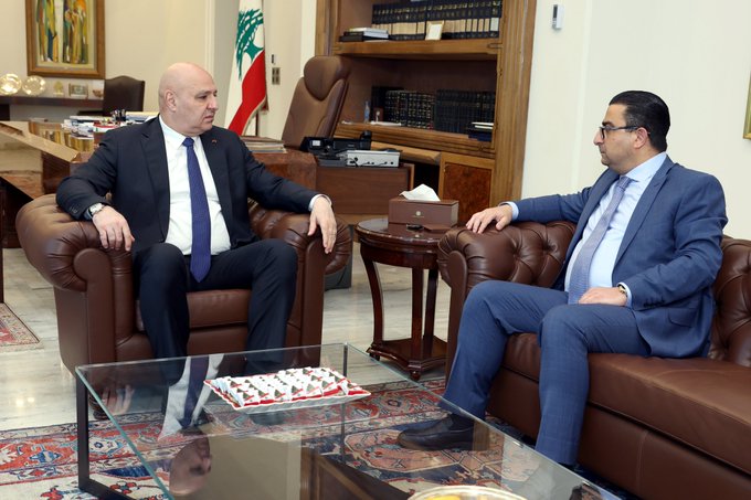 الرئيس جوزاف عون عرض مع المدعي العام التمييزي القاضي أحمد رامي الحاج عمل النيابات العامة وشؤونًا قضائيةً أخرى