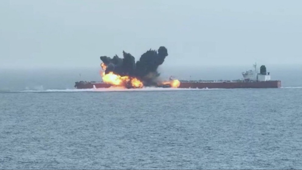 الحوثيون : استهداف ناقلة نفط سعودية أمام ميناء ينبع في البحر الأحمر