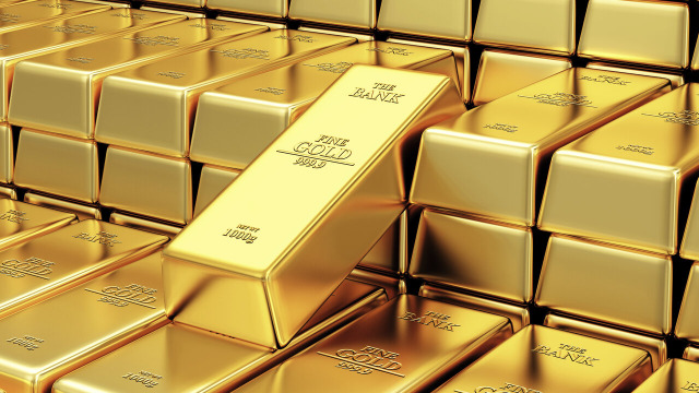 تراجع أسعار الذهب واستقرار النفط عالميًا