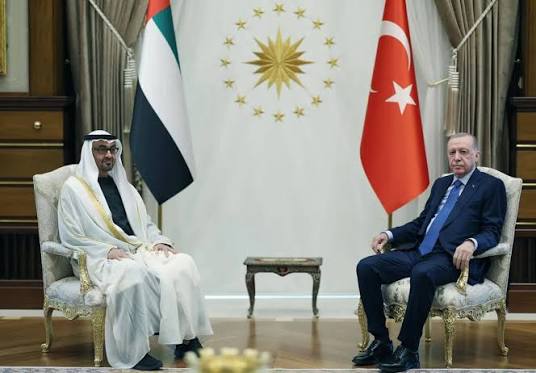 رئيس دولة الإمارات والرئيس التركي يؤكدان ضرورة تكثيف الجهود لترسيخ أسباب الأمن والاستقرار في منطقة الشرق الأوسط