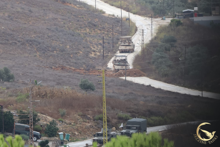 أفاد مراسل جزين تحكي لطف الله ضاهر عن أن الجيش الاسرائيلي أطلق 5 قذائف انيرغا على الجيش اللبناني ليلزمه بالتراجع في دير ميماس لمسافة 150 مترا والوضع متوتر للغاية