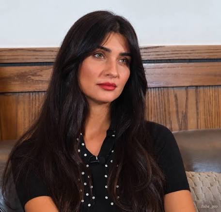 توبا بويوكستون ترد على جدل صورة فيلمها الجديد وتنتقد المعايير المفروضة على أجساد النساء
