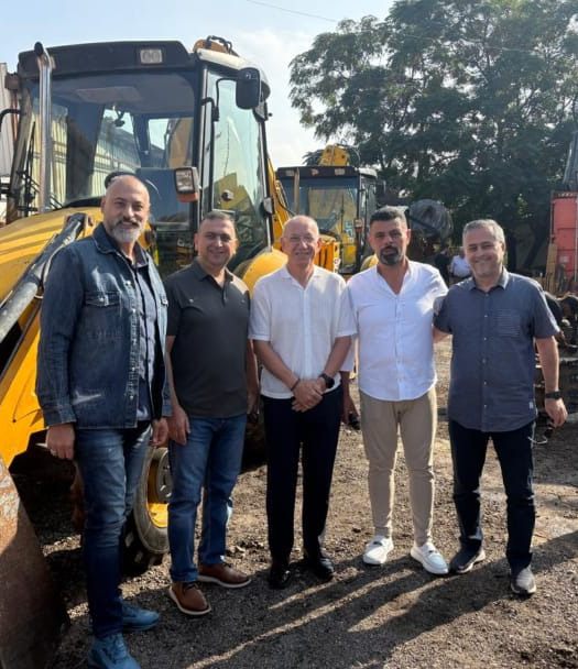 الرئيس جوزاف عون يقدّم آلية JCB هبة لبلدية اللويزة – جزين